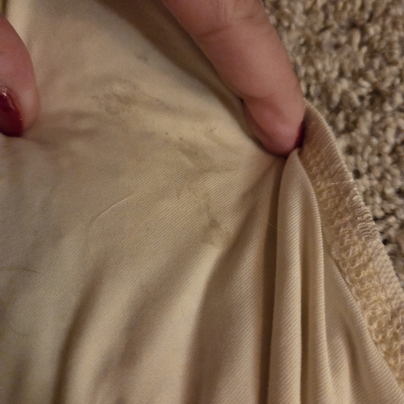 Sabrina Carpenter pale yellow heart rhinestone dress - Picture 3 of 5